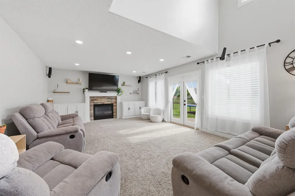 626 N Bay Country Wichita KS 67235