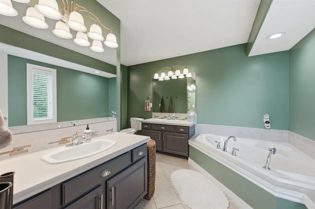 626 N Bay Country Wichita KS 67235