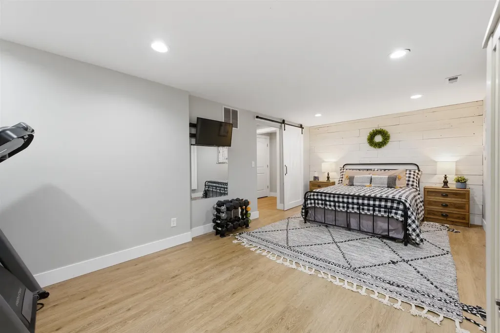 626 N Bay Country Wichita KS 67235