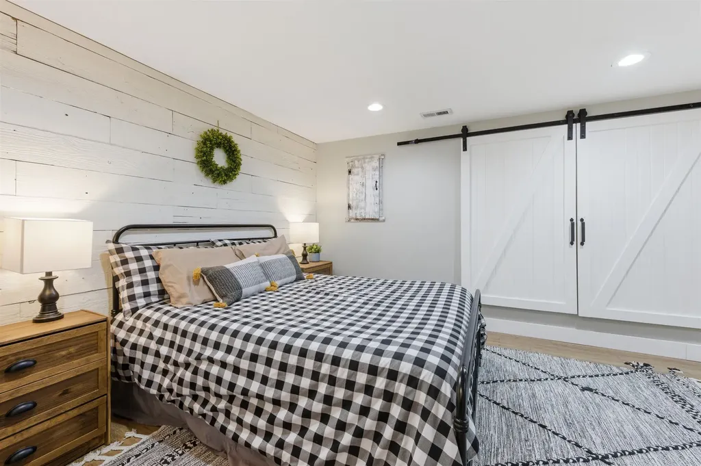 626 N Bay Country Wichita KS 67235