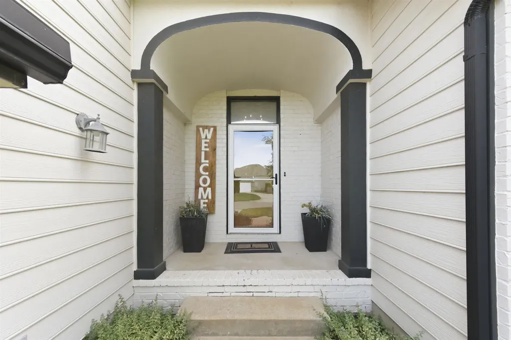 626 N Bay Country Wichita KS 67235