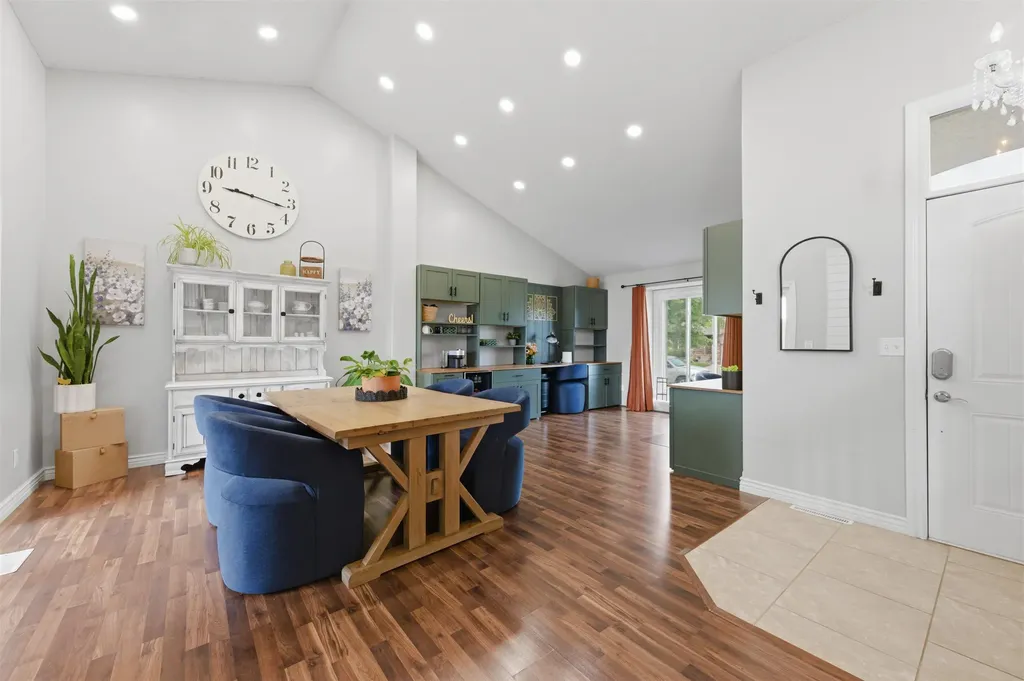 626 N Bay Country Wichita KS 67235