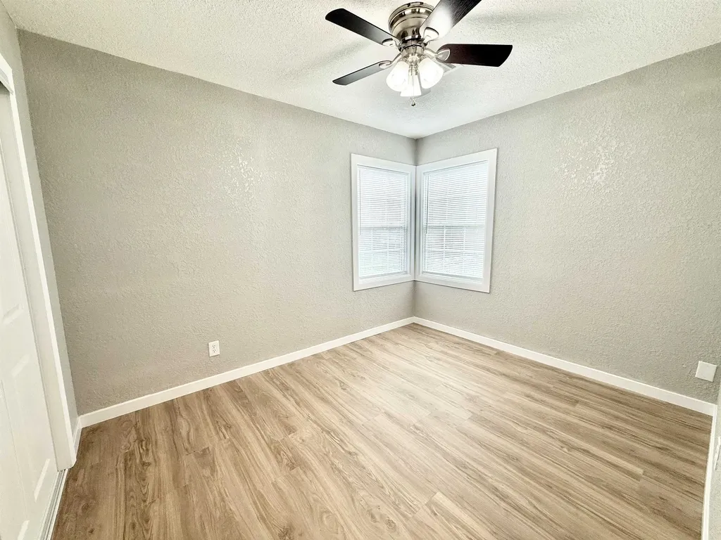 1833 S Ridgewood Drive Wichita KS 67218