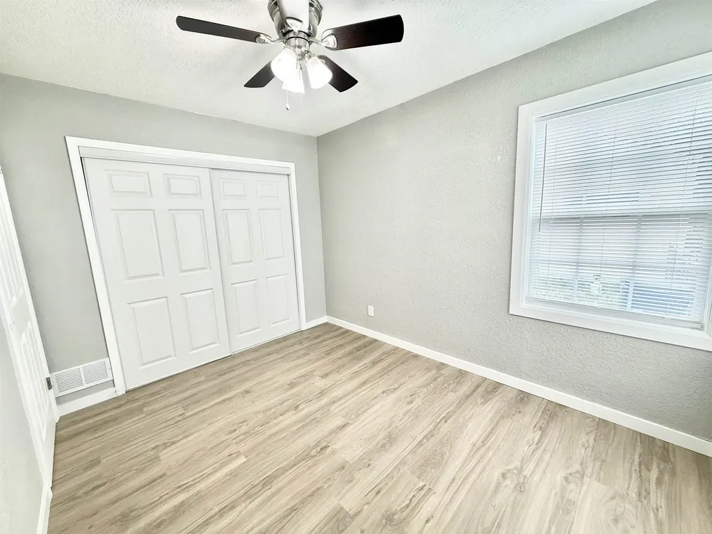 1833 S Ridgewood Drive Wichita KS 67218