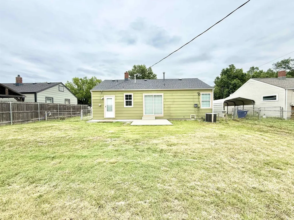 1833 S Ridgewood Drive Wichita KS 67218