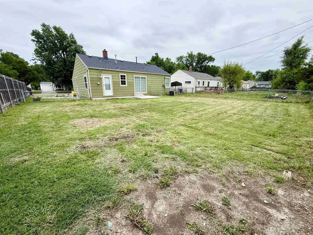1833 S Ridgewood Drive Wichita KS 67218