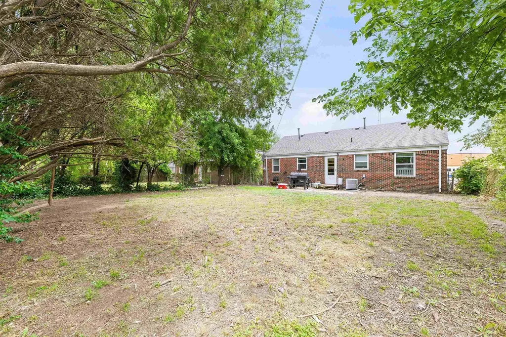 641 S Apache Drive Wichita KS 67207