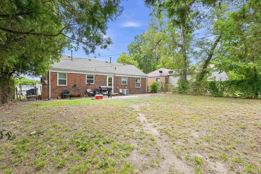 641 S Apache Drive Wichita KS 67207