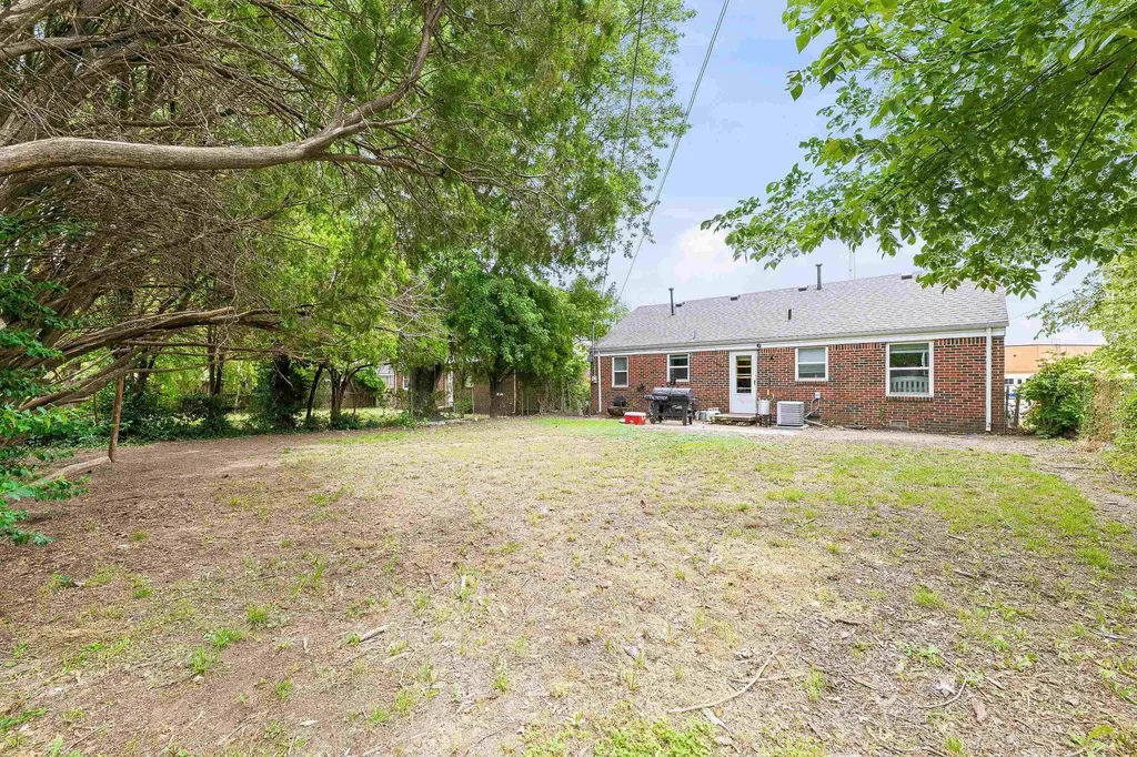 641 S Apache Drive Wichita KS 67207