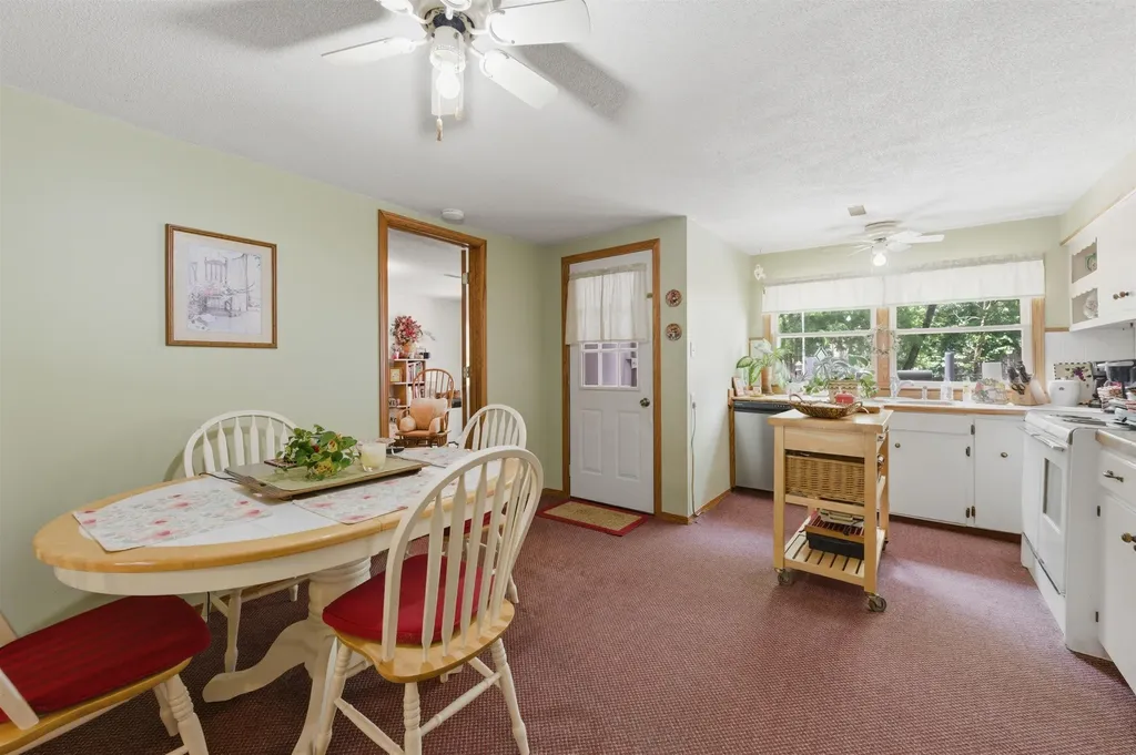 137 N Davidson Avenue Bentley KS 67016