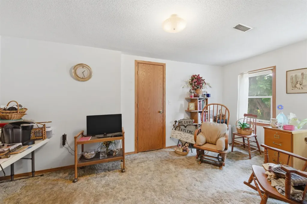 137 N Davidson Avenue Bentley KS 67016