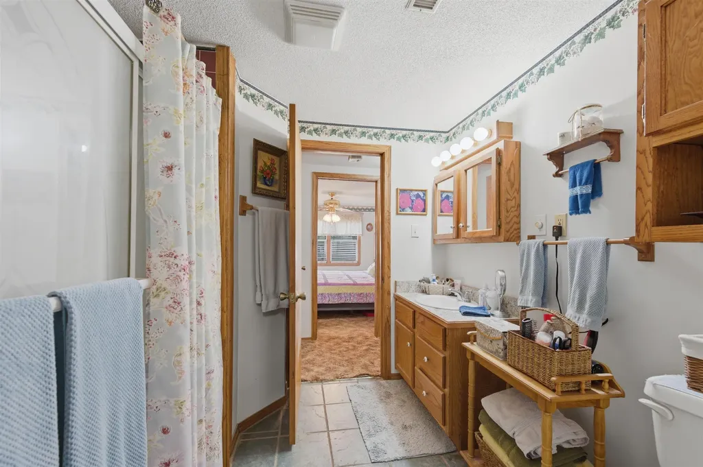 137 N Davidson Avenue Bentley KS 67016