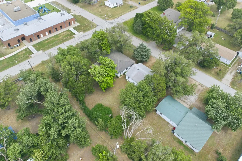 137 N Davidson Avenue Bentley KS 67016
