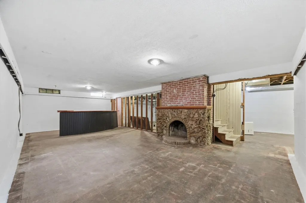 151 N Edgemoor Wichita KS 67208