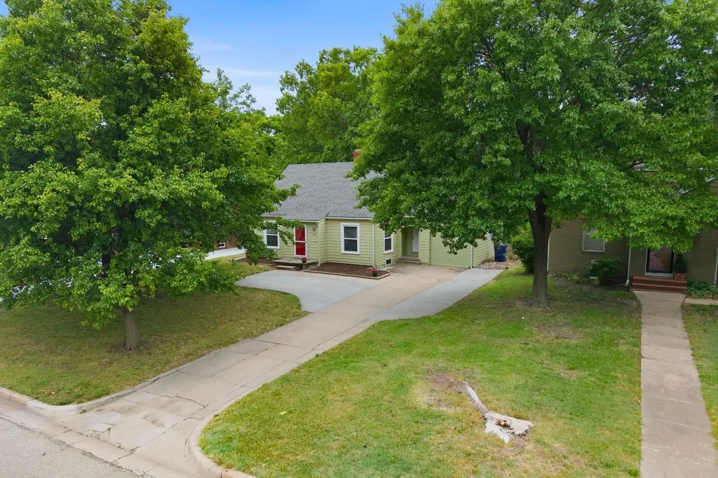 151 N Edgemoor Wichita KS 67208
