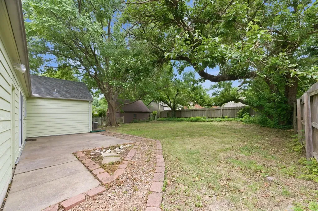 151 N Edgemoor Wichita KS 67208