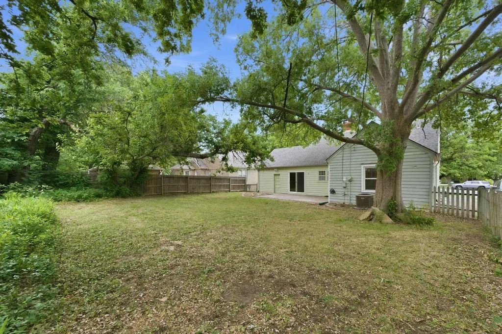 151 N Edgemoor Wichita KS 67208