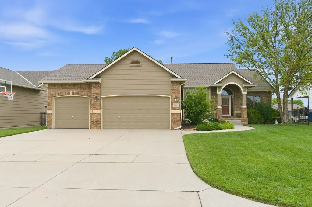 4009 N Lake Ridge Court Wichita KS 67205