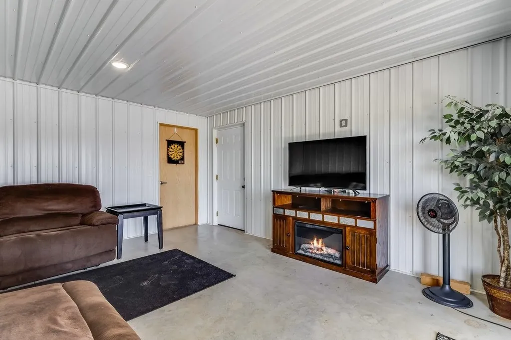 26775 W 103rd Street S Viola KS 67149-9652