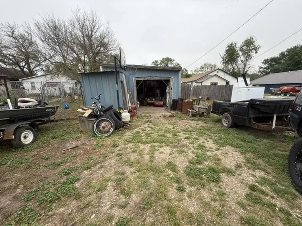 321 W Violet Avenue Potwin KS 67123