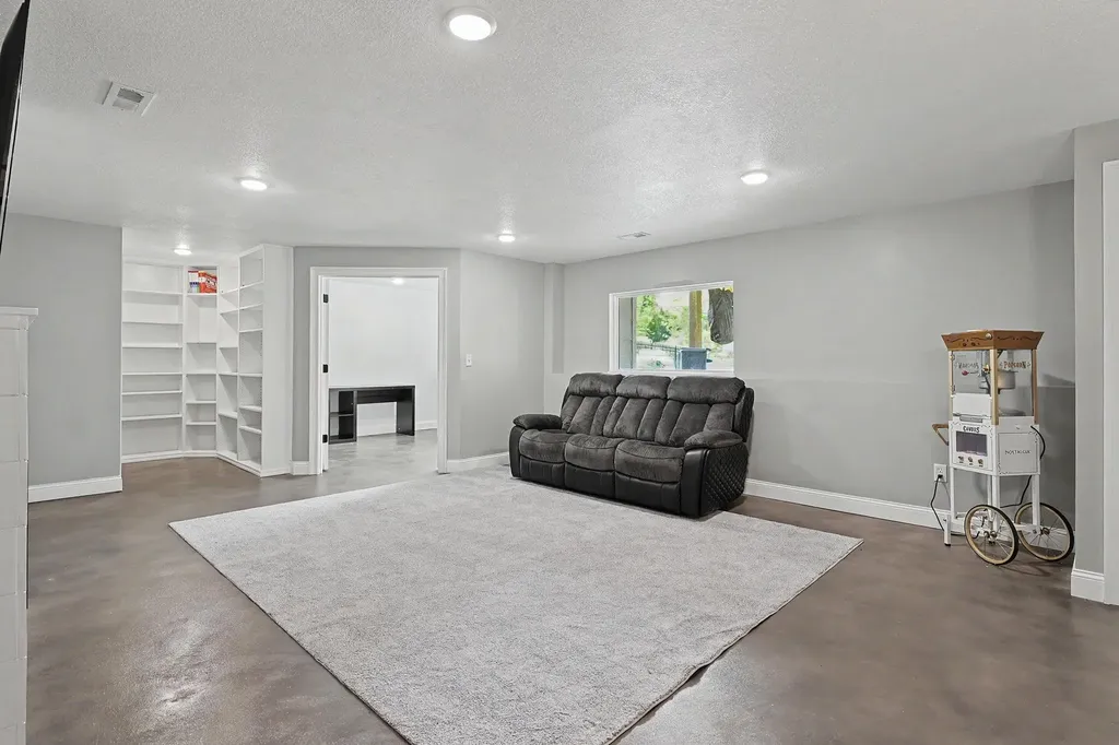 3817 N Estancia Wichita KS 67205