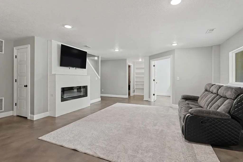3817 N Estancia Wichita KS 67205