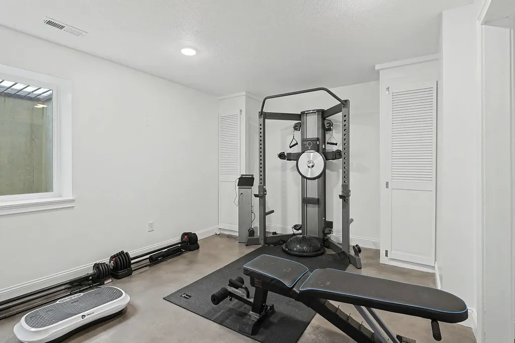 3817 N Estancia Wichita KS 67205