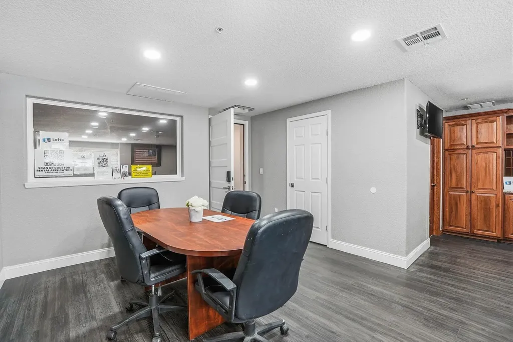 3000 W Kellogg Drive Wichita KS 67213-2204