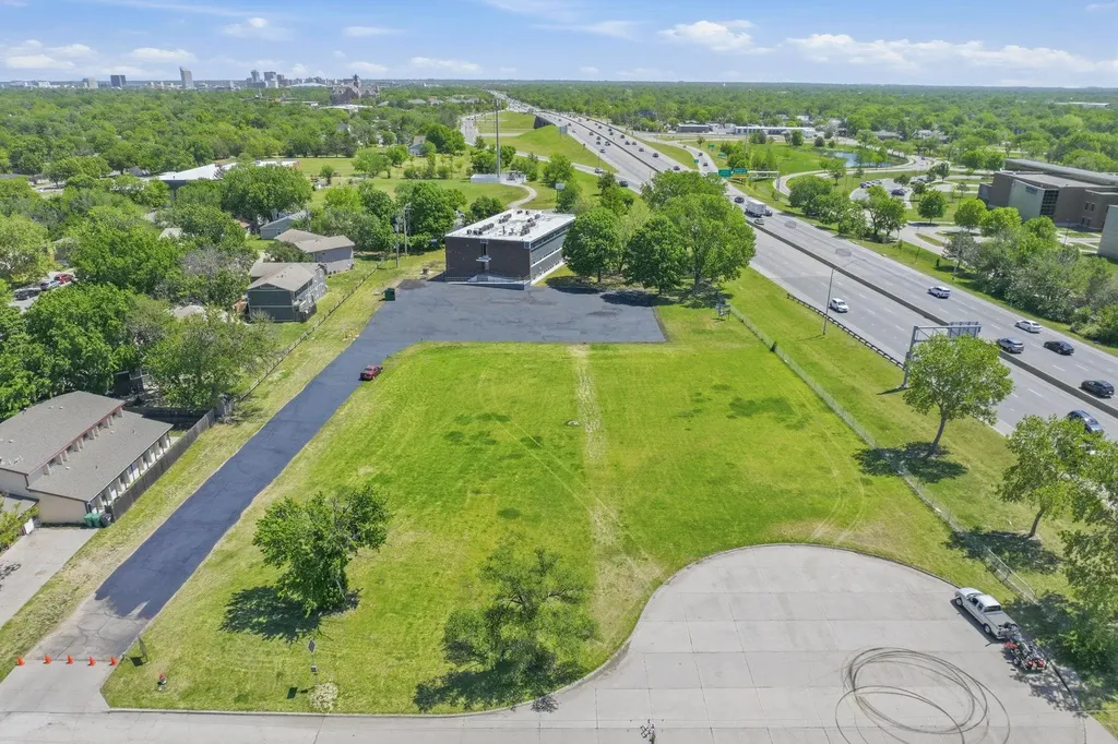 3000 W Kellogg Drive Wichita KS 67213-2204