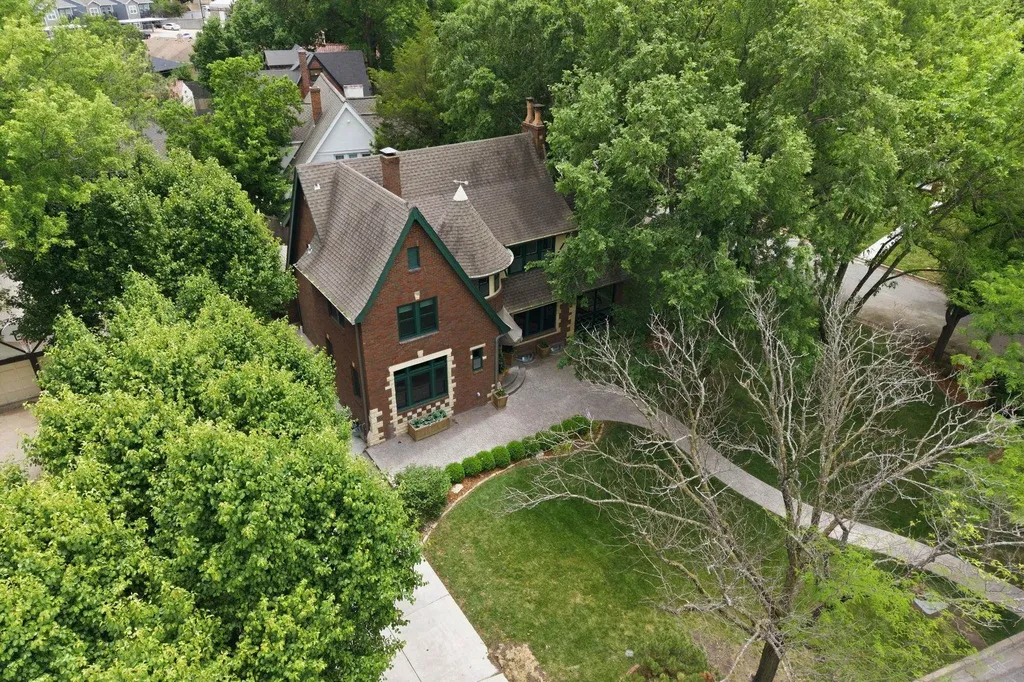 412 S Dellrose Wichita KS 67218