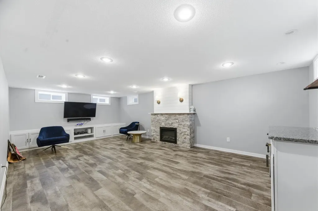 412 S Dellrose Wichita KS 67218