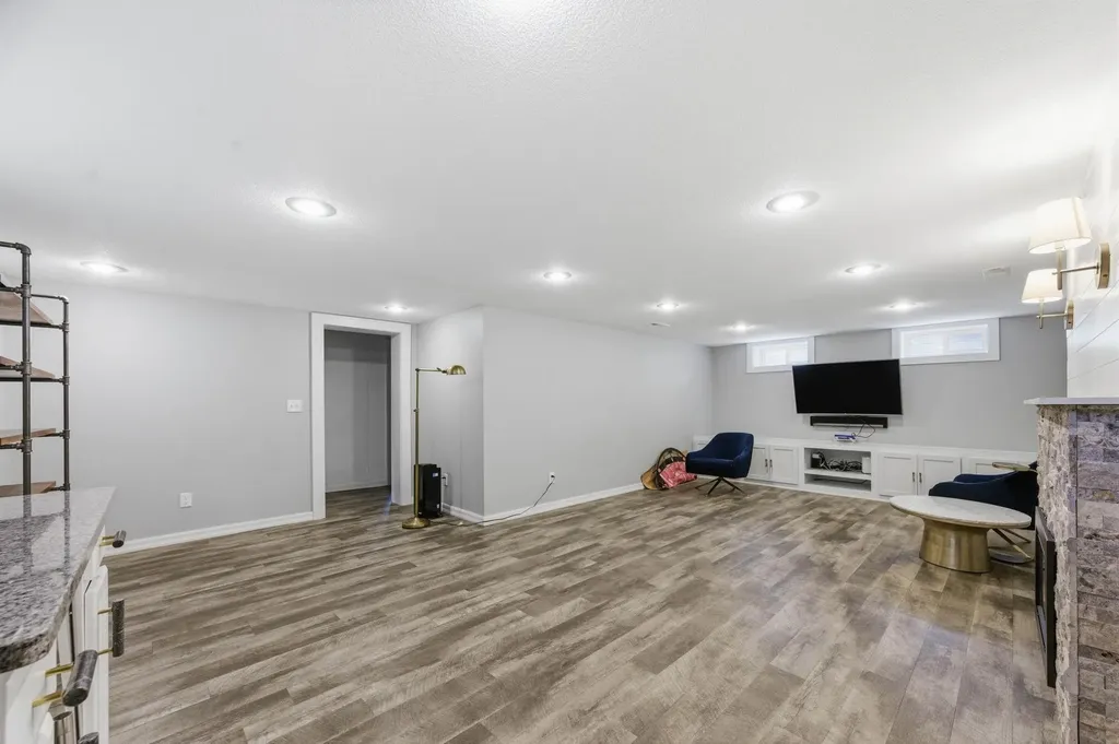 412 S Dellrose Wichita KS 67218