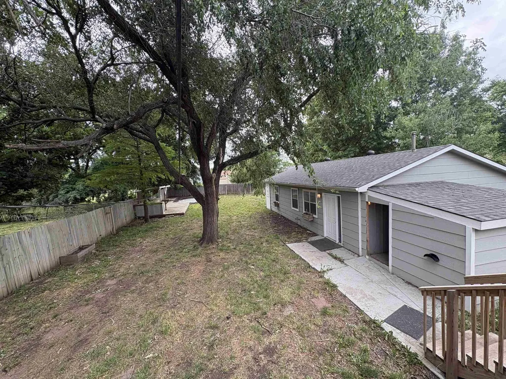 1009 Helen Augusta KS 67010