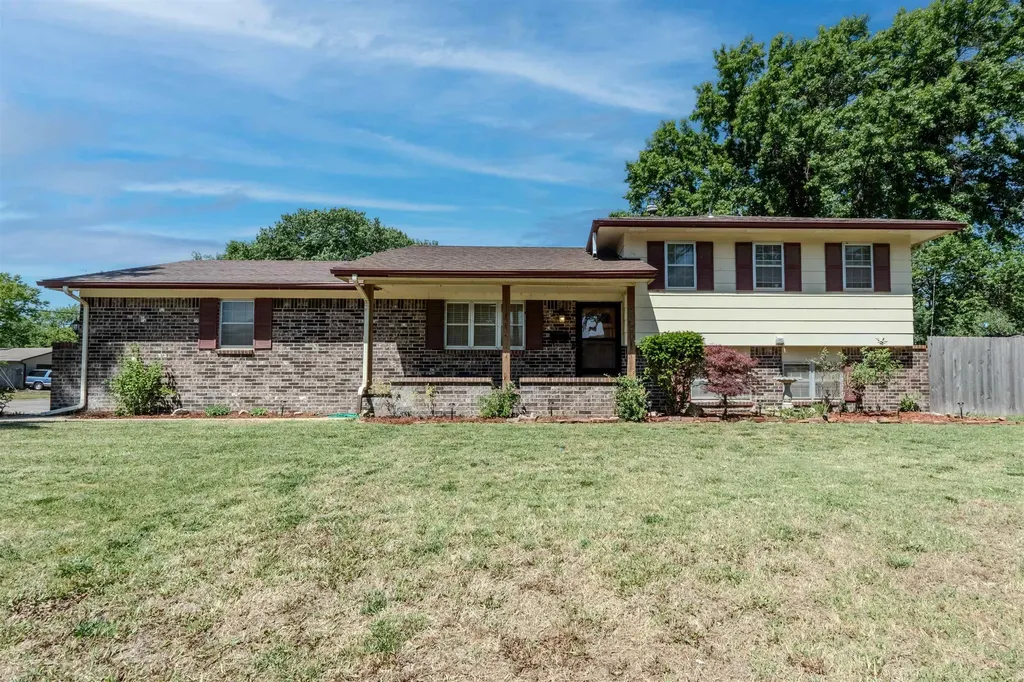 924 E Kay Derby KS 67037