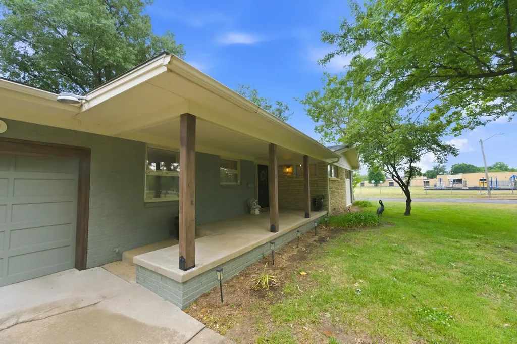 800 N Maus Wichita KS 67212