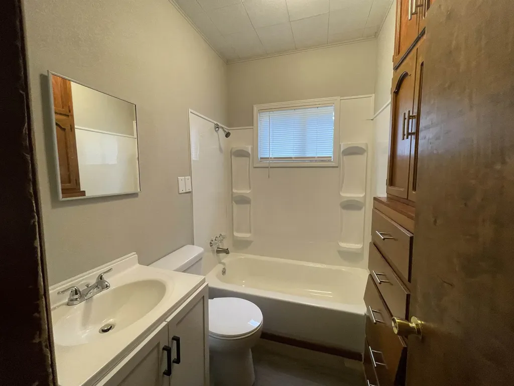 1031 N Jefferson Wellington KS 67152