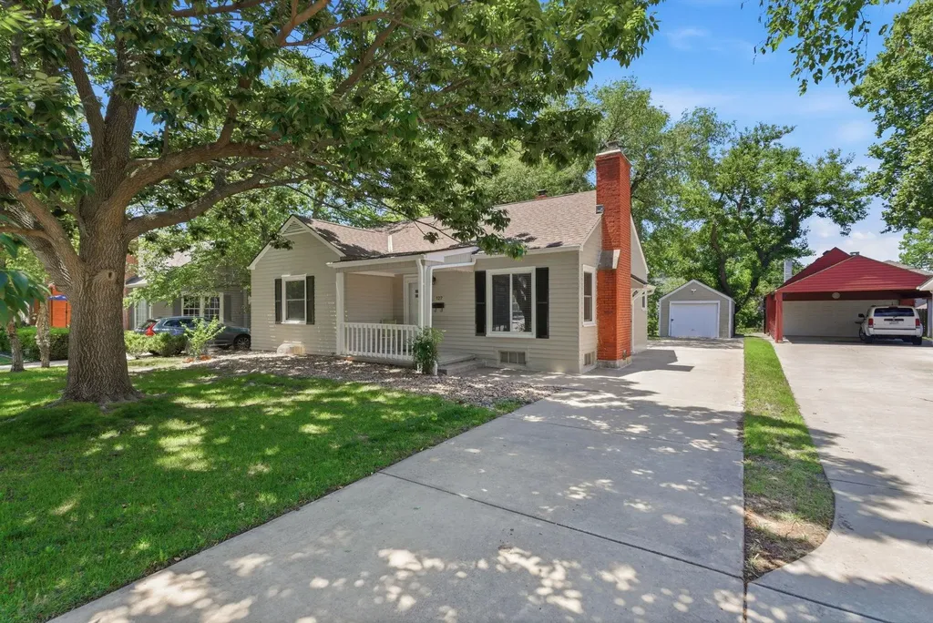 127 N Pinecrest Wichita KS 67208