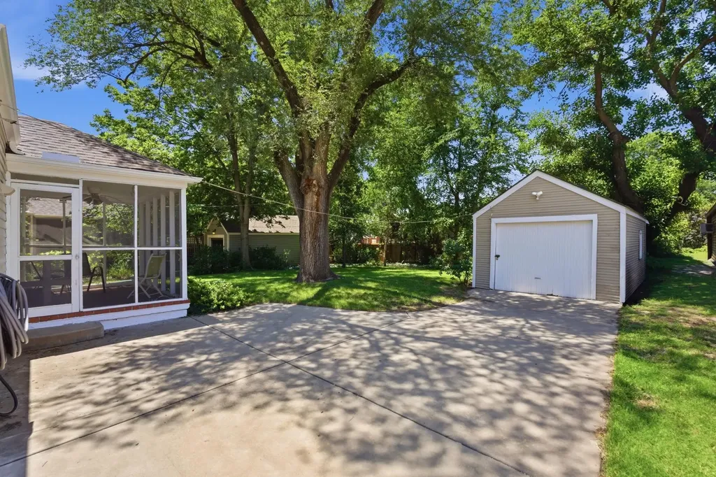 127 N Pinecrest Wichita KS 67208