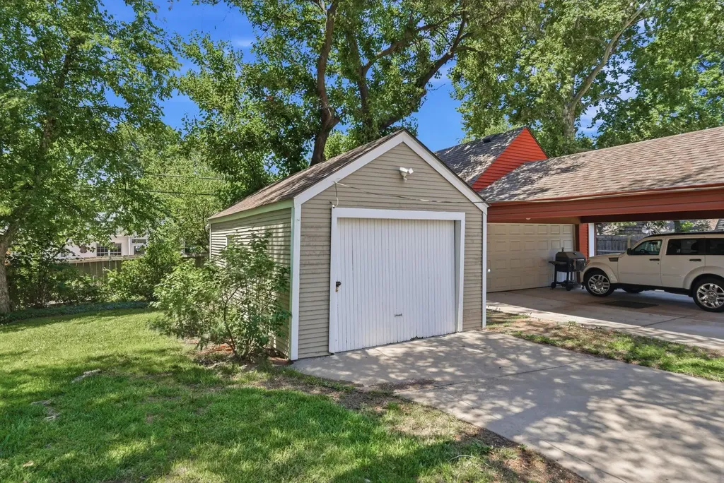 127 N Pinecrest Wichita KS 67208
