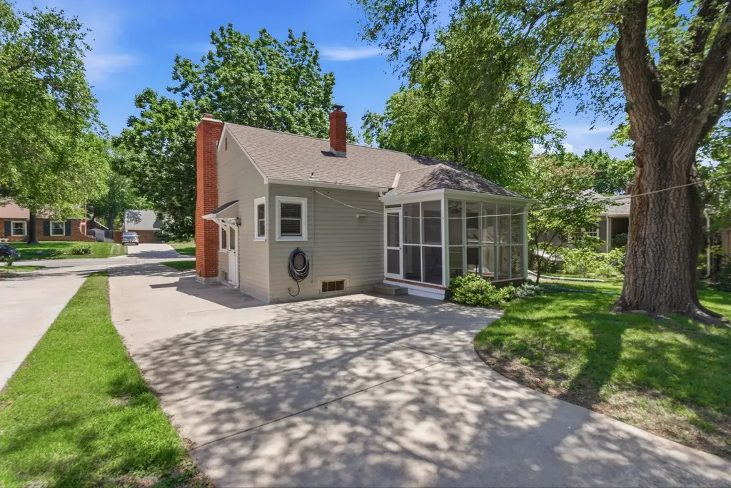 127 N Pinecrest Wichita KS 67208