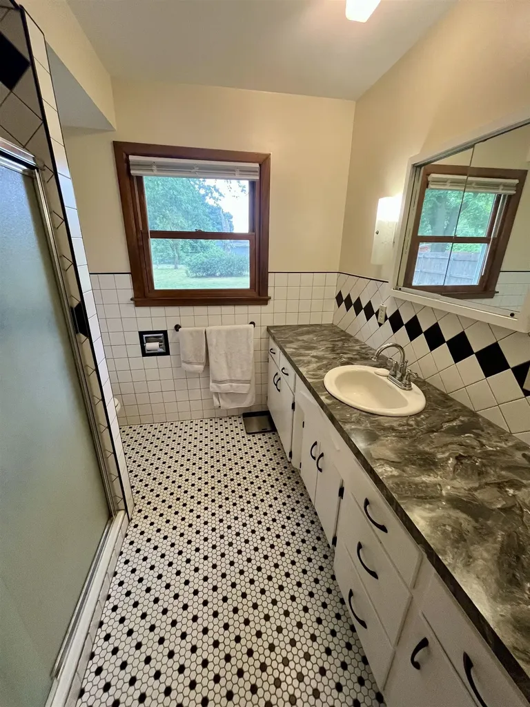 1417 W 6th Street Newton KS 67114