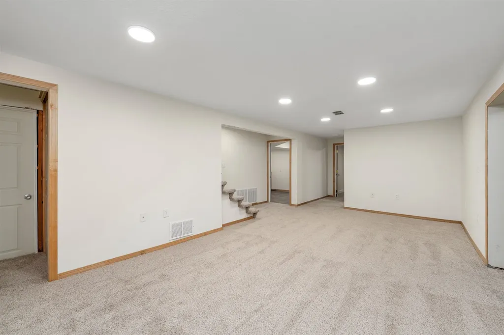 502 Riverdale Drive Mulvane KS 67110