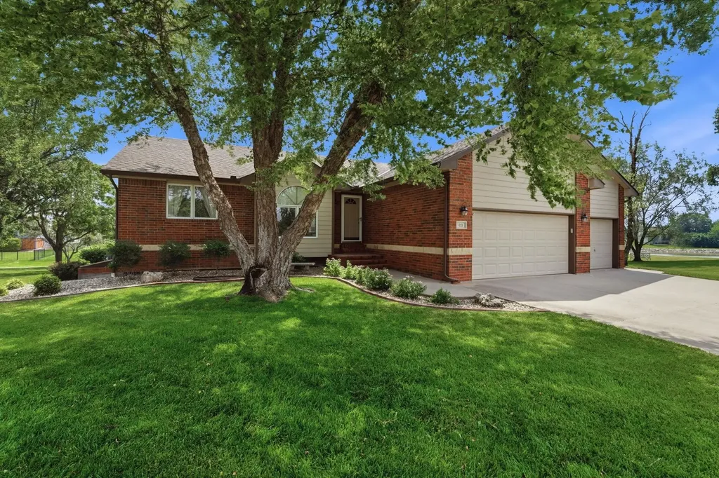 418 Streamside Court Clearwater KS 67026