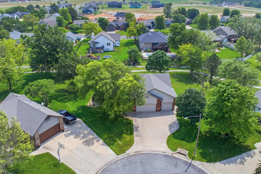 418 Streamside Court Clearwater KS 67026