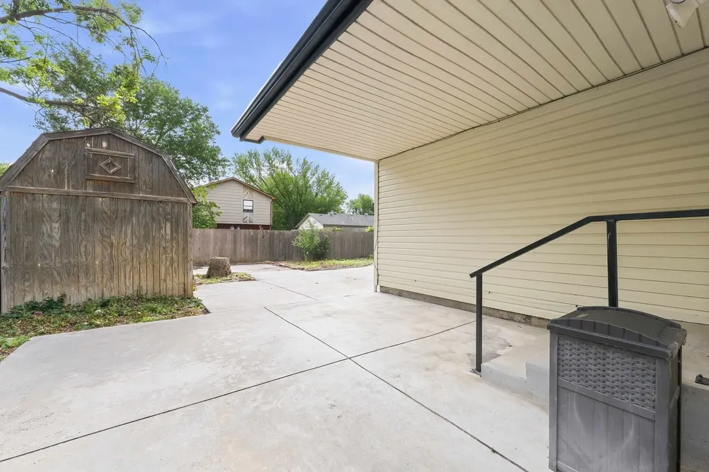 3912 S Arapaho Wichita KS 67215
