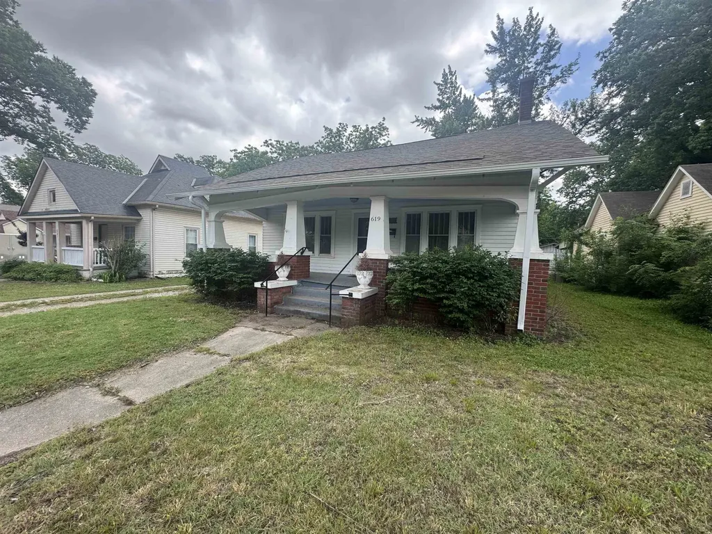 619 E 9th Winfield KS 67156