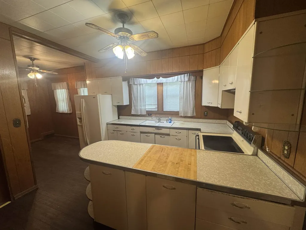 619 E 9th Winfield KS 67156
