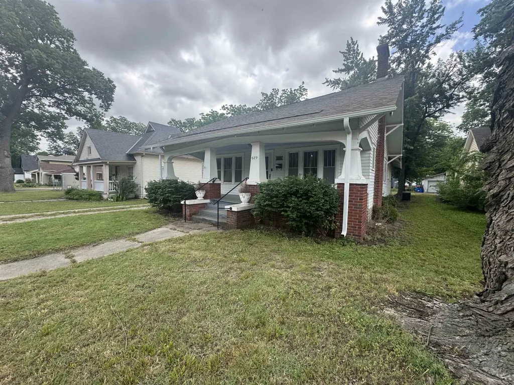 619 E 9th Winfield KS 67156