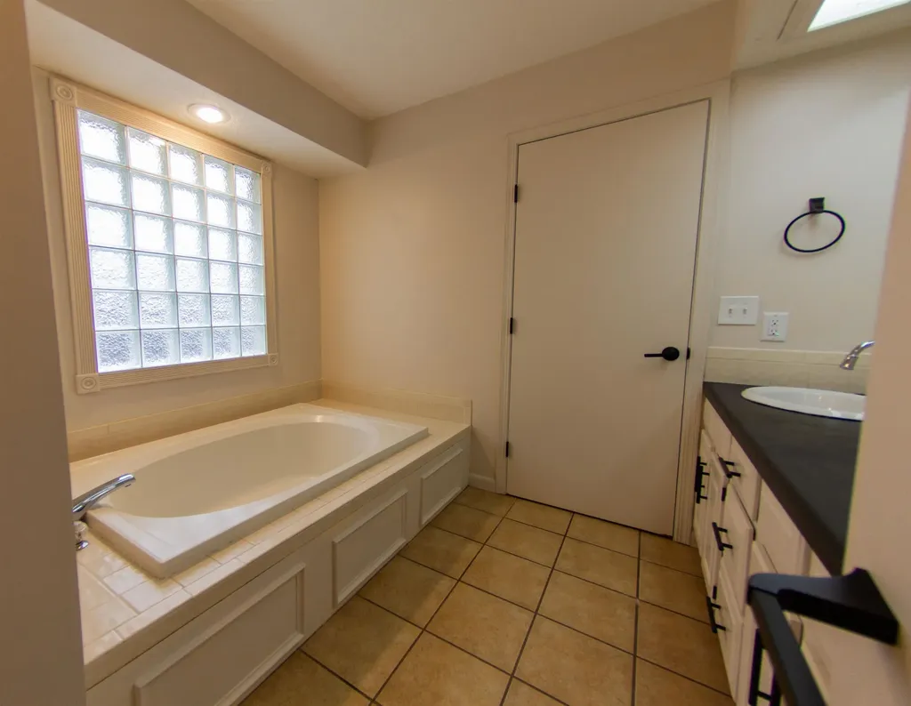 5515 E Pembrook Wichita KS 67220