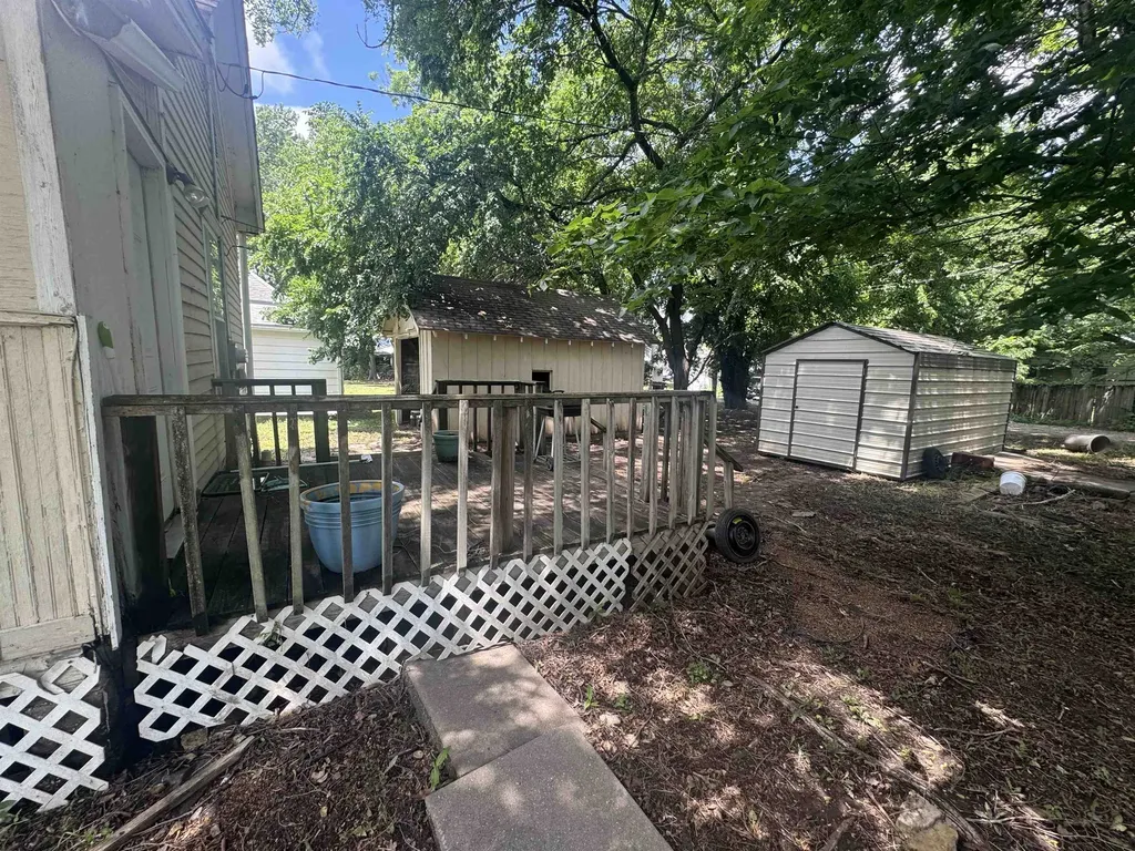 618 E 9th Winfield KS 67156